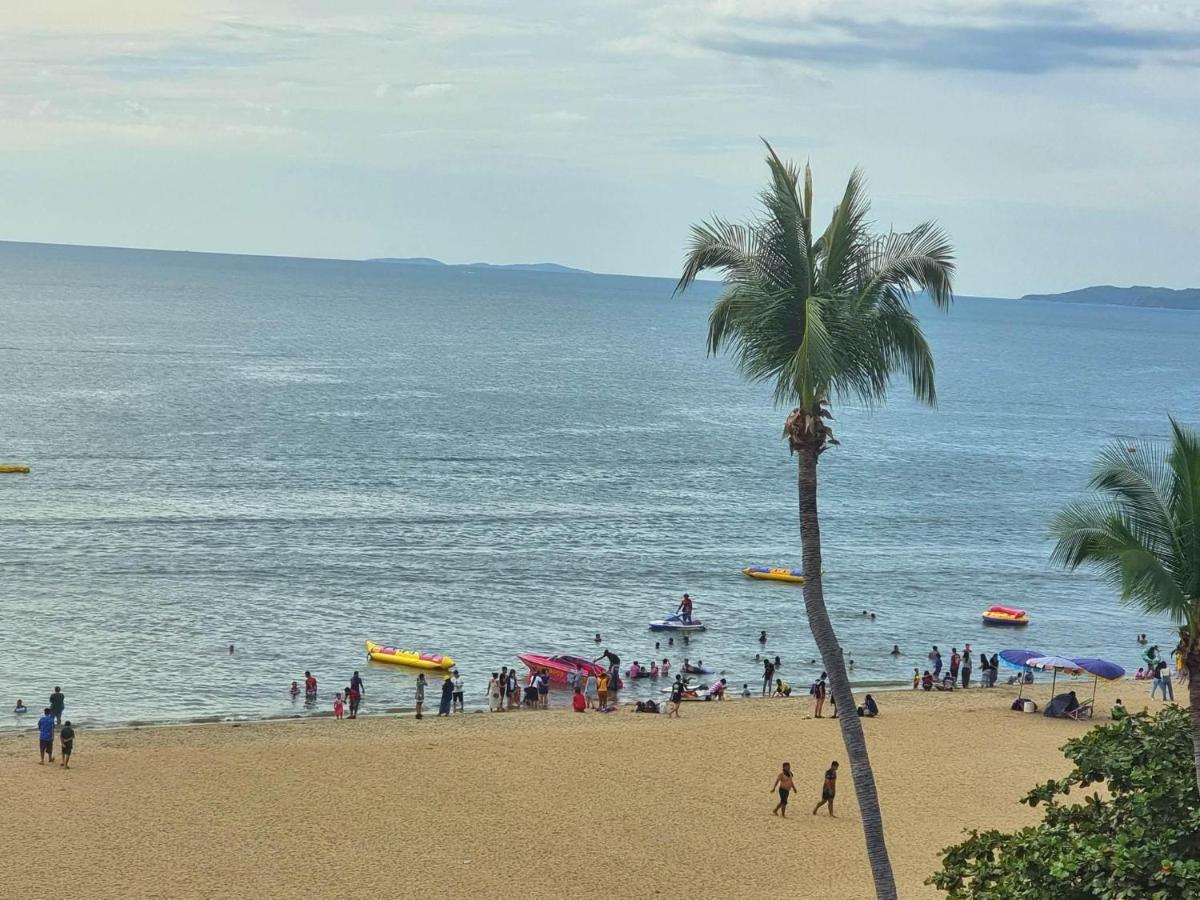 Happy Jomtien - Beachfront Экстерьер фото
