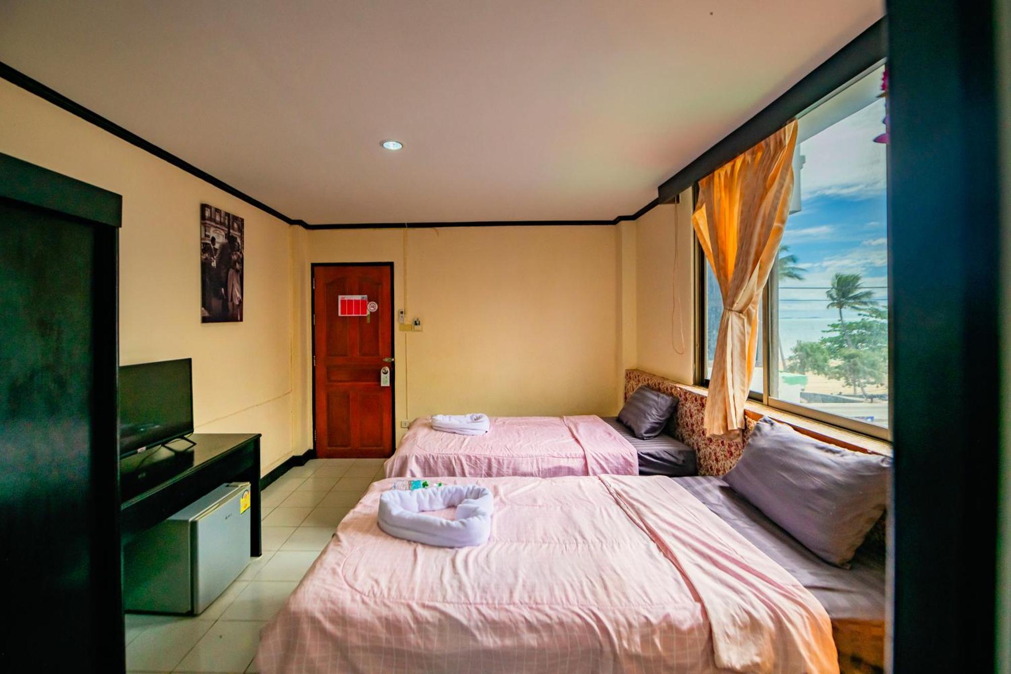 Happy Jomtien - Beachfront Номер фото